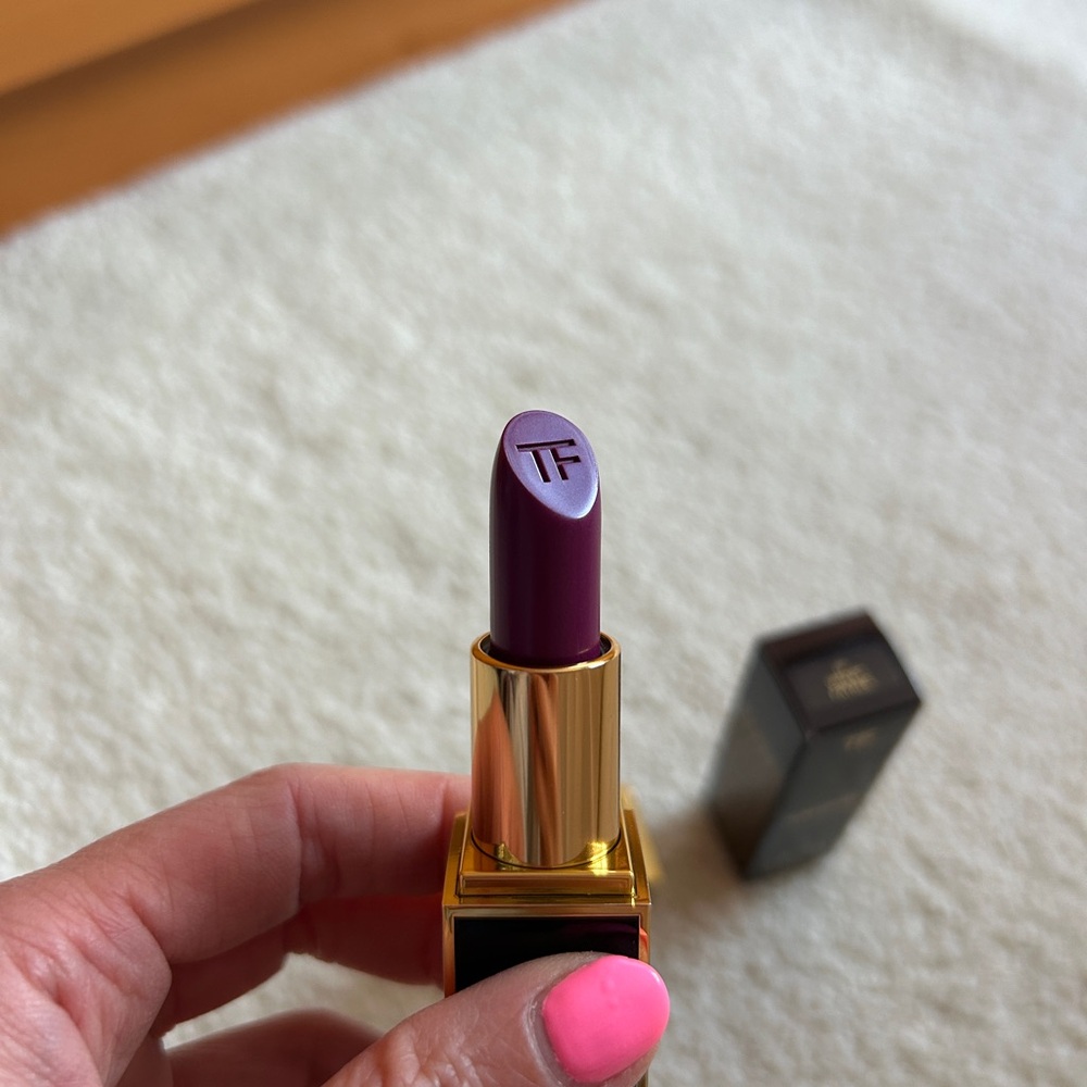 FINAL SALE Tom Ford Lipstick Violet Fatale - Deep Violet - Picture 4 of 6